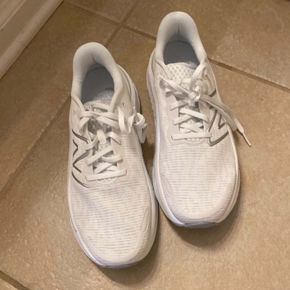New Never worn Fresh Foam New Balance size 8.5